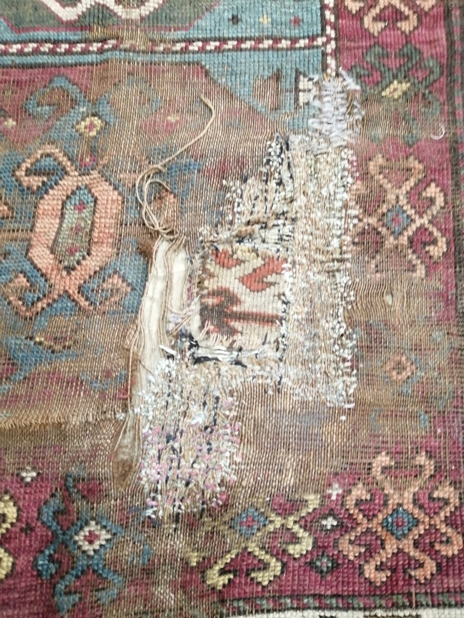 An antique Kazak rug, 310 x 150cm